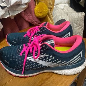 brooks running shoes